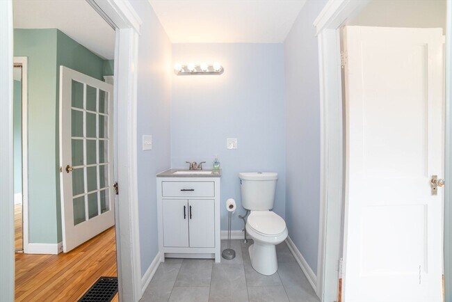 Building Photo - 8 Blackstone St