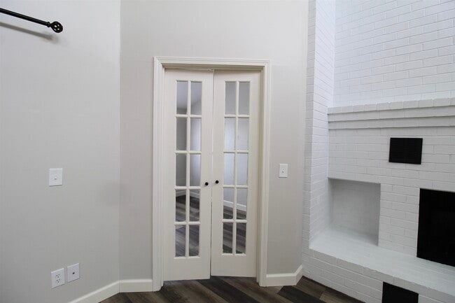 Building Photo - 1116 Blue Ridge Dr