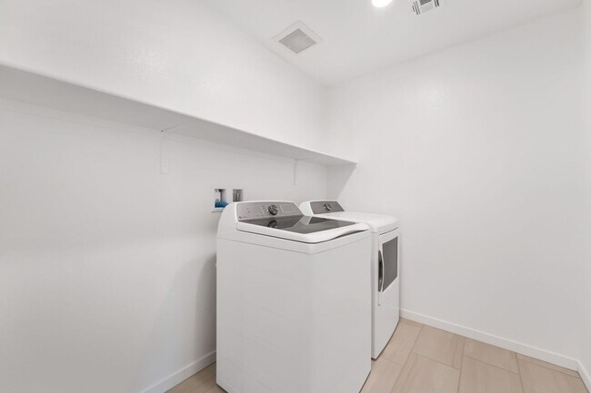 Building Photo - Modern Cadence Townhome with Sleek Finishes & Open-Concept Living!