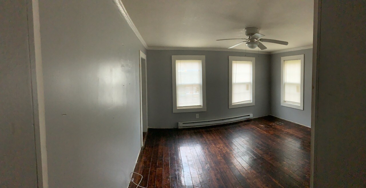 Building Photo - 425 -431 Main Street