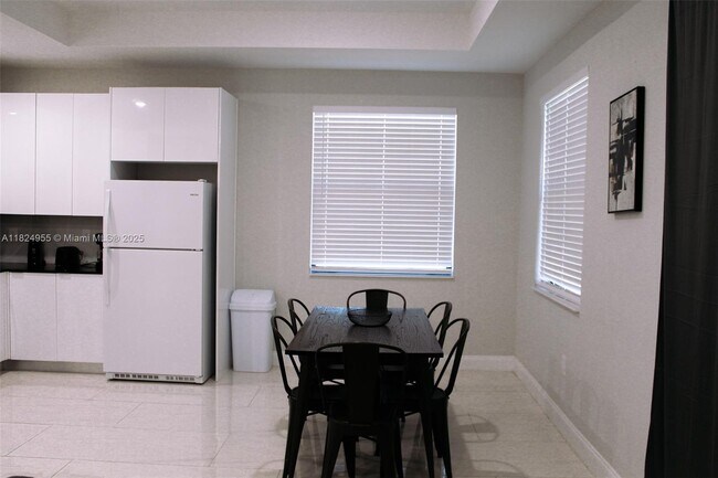 Building Photo - 674 Windermere Dr