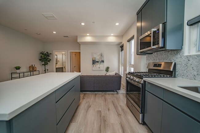 Building Photo - 4532 St Charles Pl