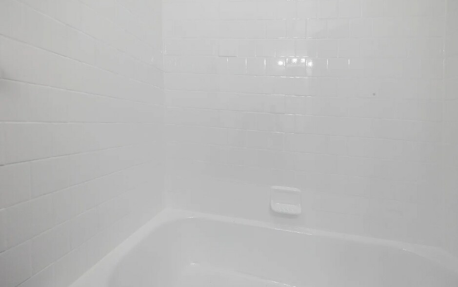 Building Photo - 506 Eastern Ave NE