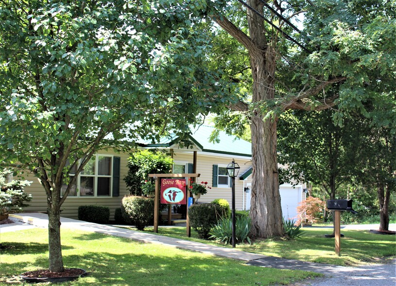 Nicely manicured yard - 2820 NY-28