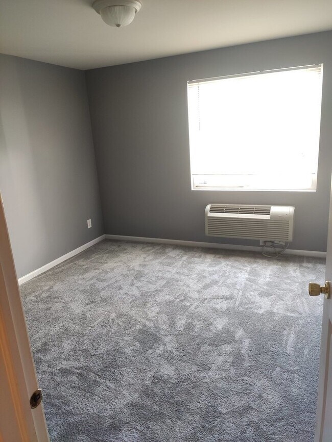 Building Photo - 148 Bertram Dr