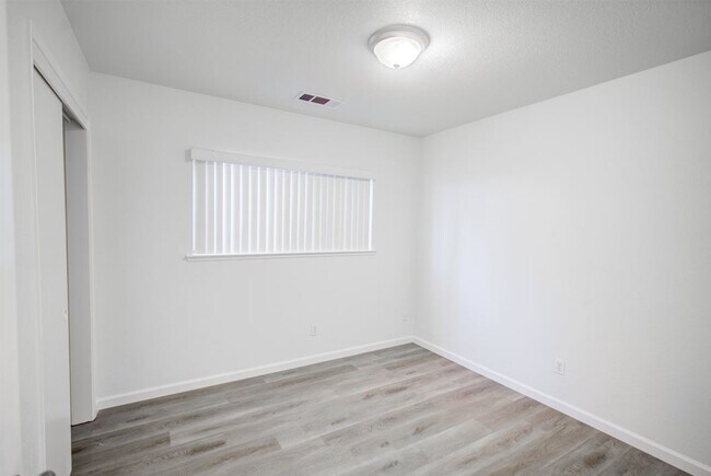 Building Photo - 259 Silver Star Ct