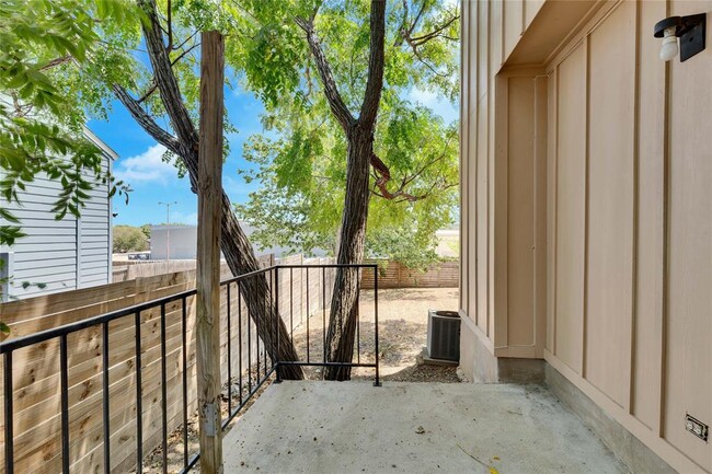 Building Photo - 6711 Deatonhill Dr