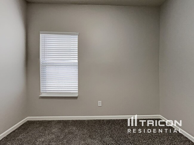 Building Photo - 675 Albermarle Dr
