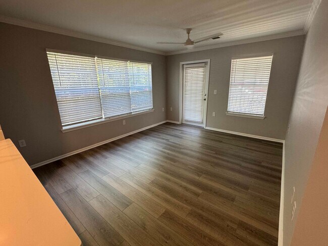 Building Photo - Beautifully Updated 1st Floor One Bedroom Condo at The Reserve at Woodbridge-Near Shopping & Medi...