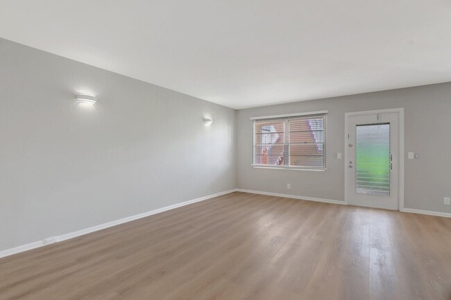 Building Photo - 296 Fanshaw H
