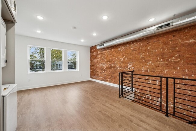 Primary Photo - 2534 S 61st St