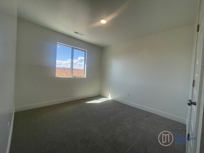 Building Photo - 4 Bedroom Desert Providence