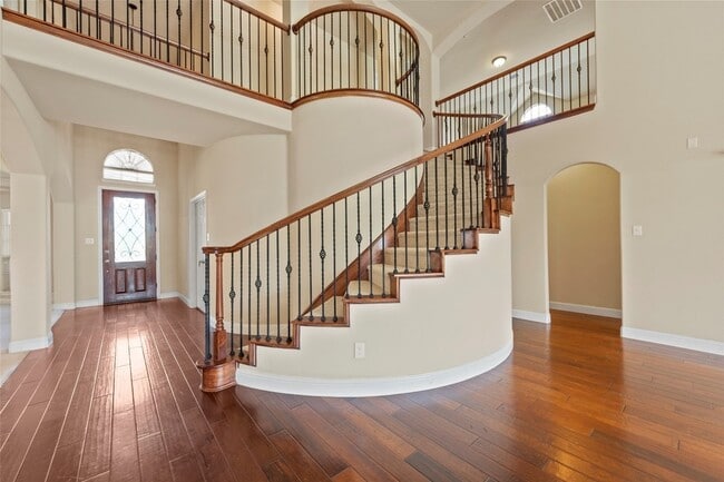 Building Photo - 6529 Abrams Dr