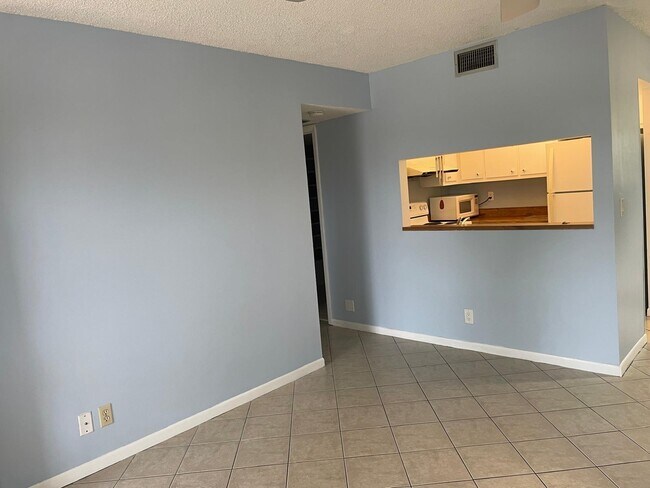 Building Photo - 7070 Golf Colony Ct