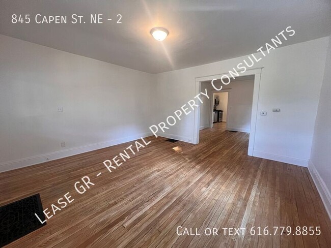 Building Photo - Spacious Three Bedroom Duplex on NE Side!