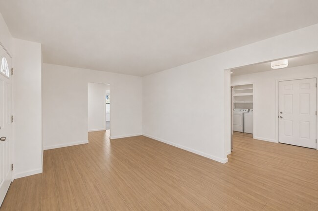 Building Photo - 1005 E Mariposa St