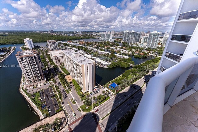 Building Photo - 15901 Collins Ave