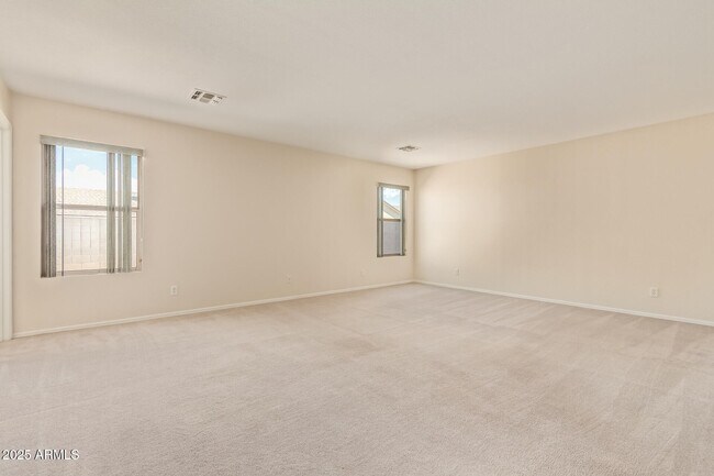 Building Photo - 11602 W Bloomfield Rd