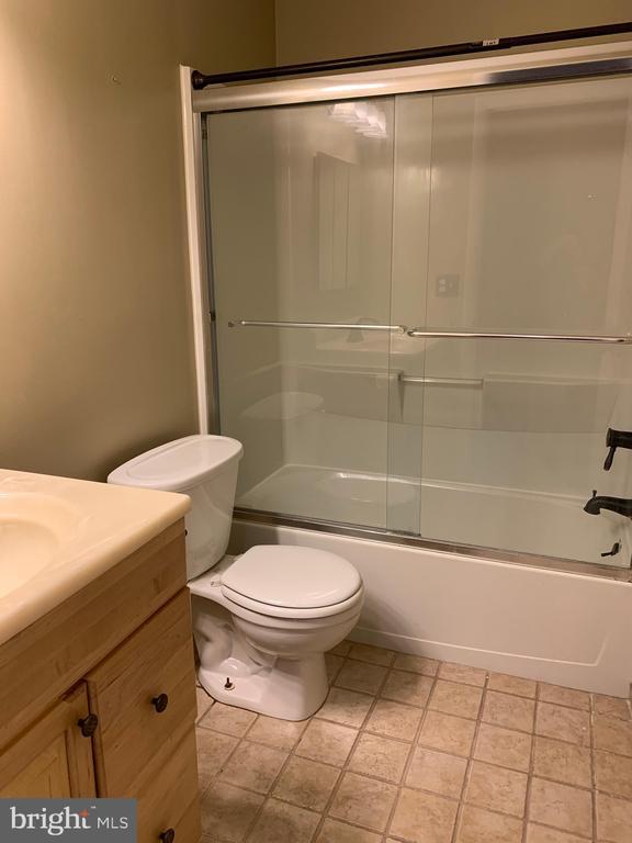 Building Photo - 118 Sycamore Ct