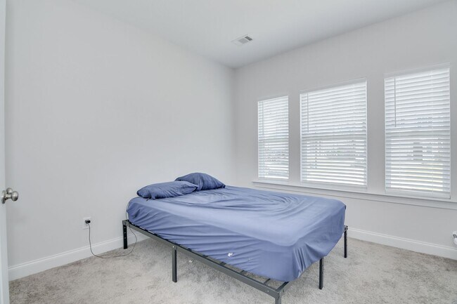 Building Photo - 2 Bed 2 Bath Ranch Home