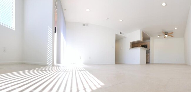 Building Photo - 1 bedroom in North Hollywood CA 91601