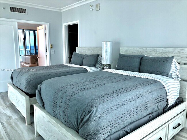 Building Photo - 3101 S Ocean Dr