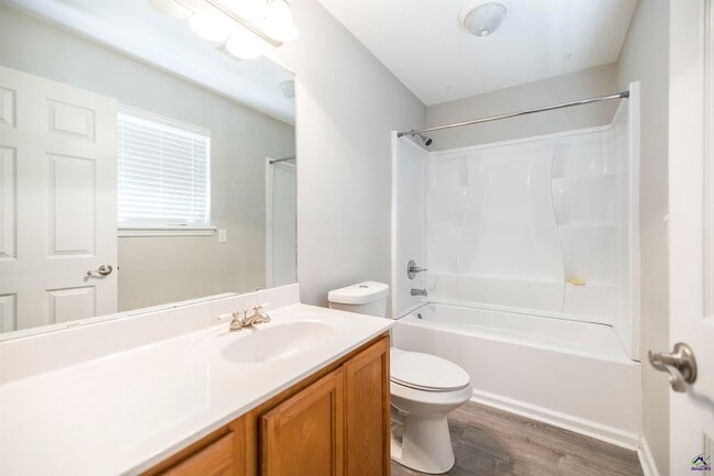 Building Photo - 309 Deerfield Cir