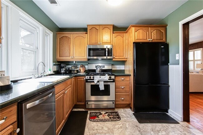 Building Photo - 4061 Lower Roswell Rd