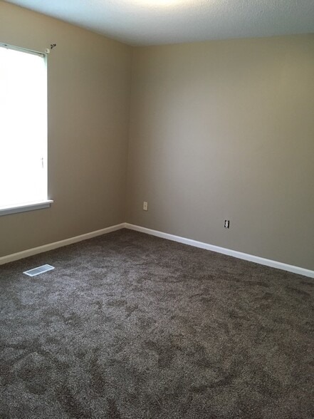 Building Photo - 5339 Ponderosa St.