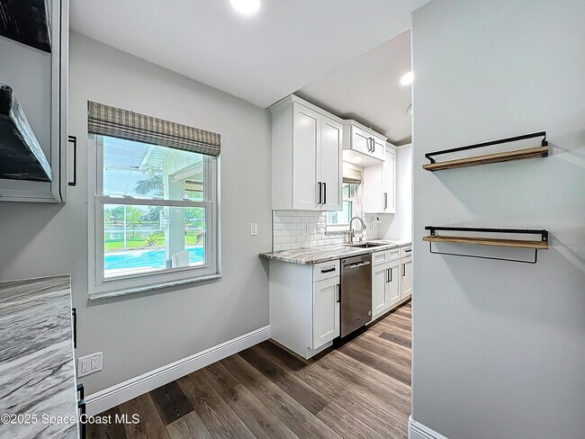 Building Photo - 1342 Richwood Cir