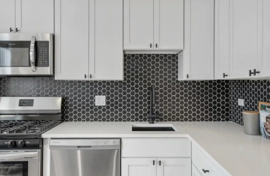 Building Photo - 659 W Wrightwood Ave