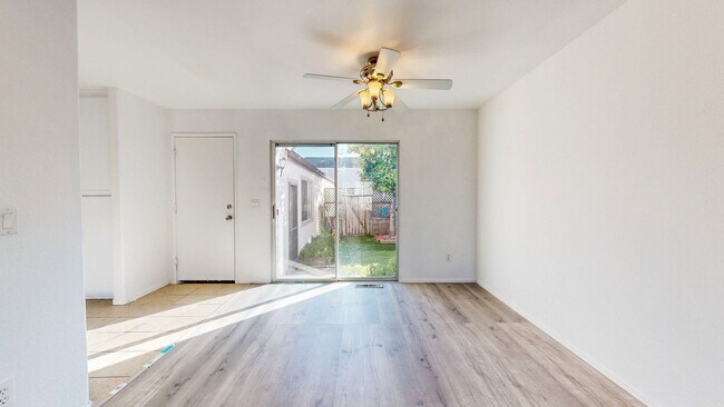 Building Photo - Charming 3 Bedroom 2.5 Bath with Bonus Room and Private Yard!