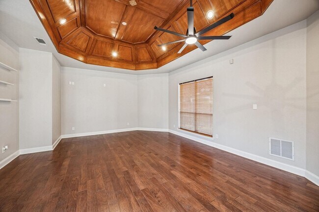 Building Photo - 2900 Creekview Dr