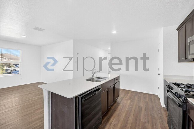 Building Photo - 900 Wildflower St