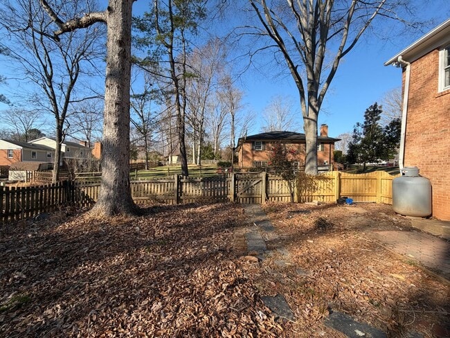 Building Photo - 415 Carrsbrook Dr