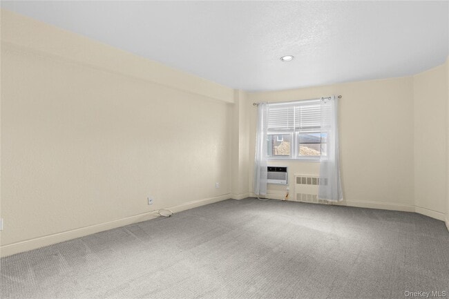 Building Photo - 750 Shore Rd
