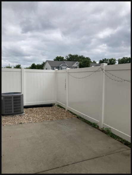 Building Photo - 1706 Lone Jack Ln