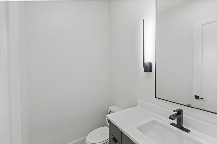 Building Photo - Modern design Oak Lawn townhouse by Inwood...