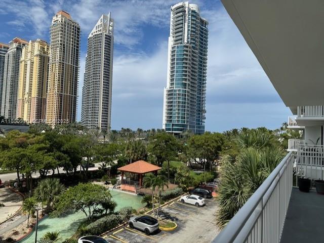 Building Photo - 210 174th St