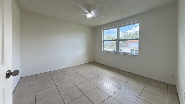 Building Photo - 7059 Brentford Rd