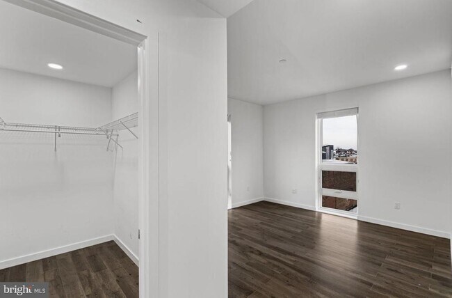 Building Photo - 1501 N 31st St