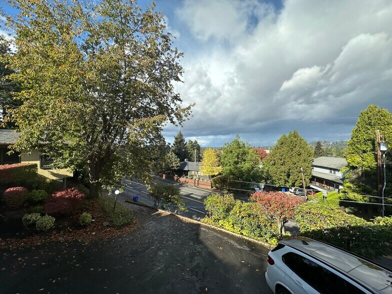 Building Photo - 7150 SE Thorburn St