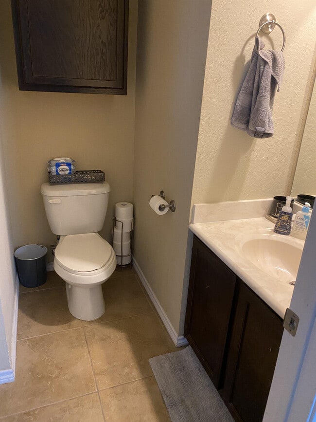 Building Photo - 2502 Horse Shoe Dr
