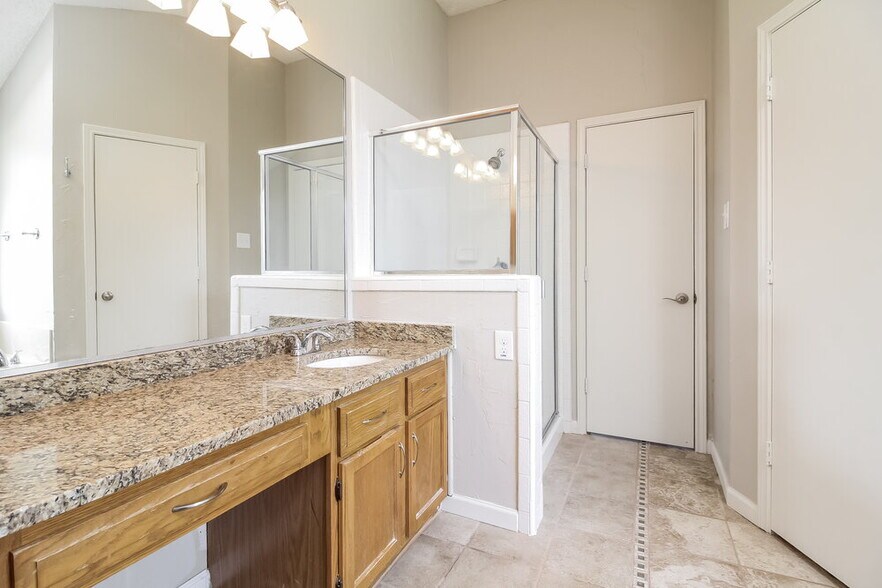 Building Photo - 936 Manor Dr