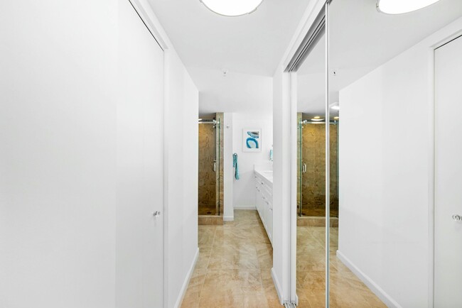 Building Photo - 400 N Flagler Dr