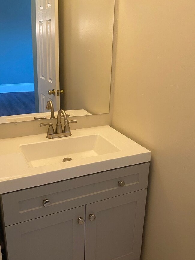 Building Photo - One Bedroom Apartment in Lancaster City