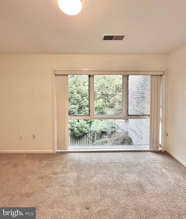 Building Photo - 2021 Lakebreeze Way