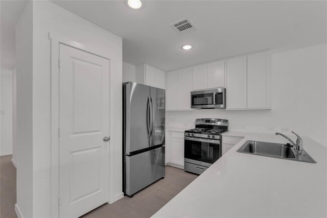 Building Photo - 263 Ottawa Way