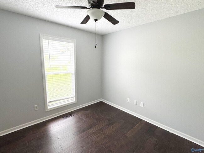 Building Photo - 183 Hollington Dr NE