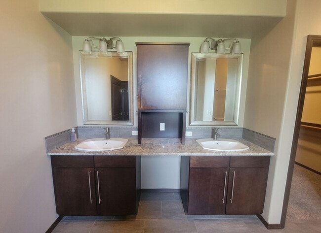 Building Photo - Peaceful Living with Views, Space & a 6 Ca...